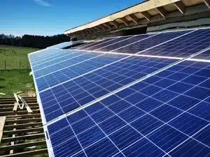 Placas solares aisladas en proyecto fotovoltaico